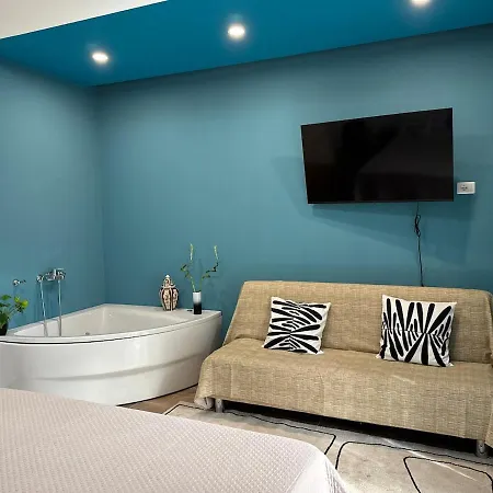 Jacuzzi-garden Double Ensuite Wifi Ac Near Metro