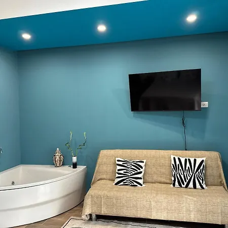 Jacuzzi-garden Double Ensuite Wifi Ac Near Metro