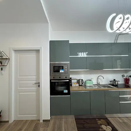 Jacuzzi-garden Double Ensuite Wifi Ac Near Metro דירה רומא