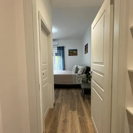 Jacuzzi-garden Double Ensuite Wifi Ac Near Metro *