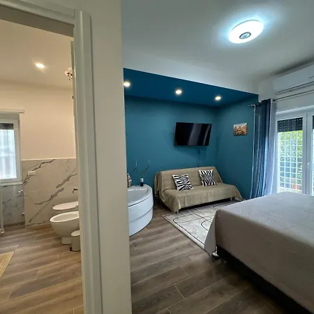 Jacuzzi-garden Double Ensuite Wifi Ac Near Metro דירה רומא