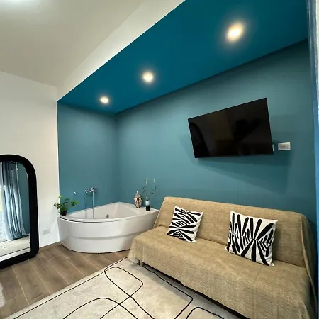 Jacuzzi-garden Double Ensuite Wifi Ac Near Metro רומא