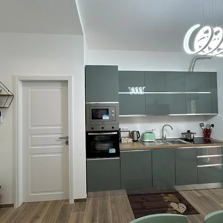 Jacuzzi-garden Double Ensuite Wifi Ac Near Metro דירה