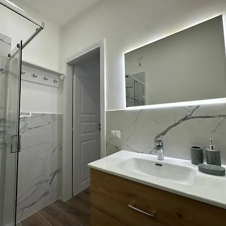 Colosseo-torre Maura Modern Double Private Ensuite, Wifi & Ac Near Metro C * Roma